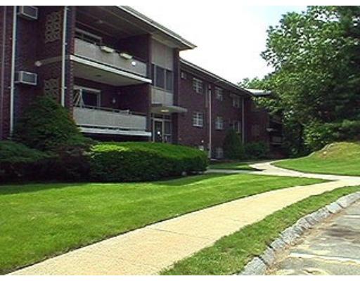 Jacqueline Rd, Waltham, MA 02452