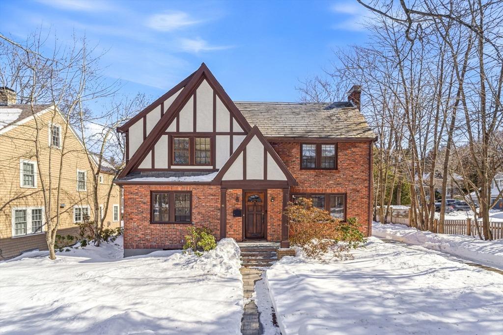Acacia Ave, Chestnut Hill, MA 02467
