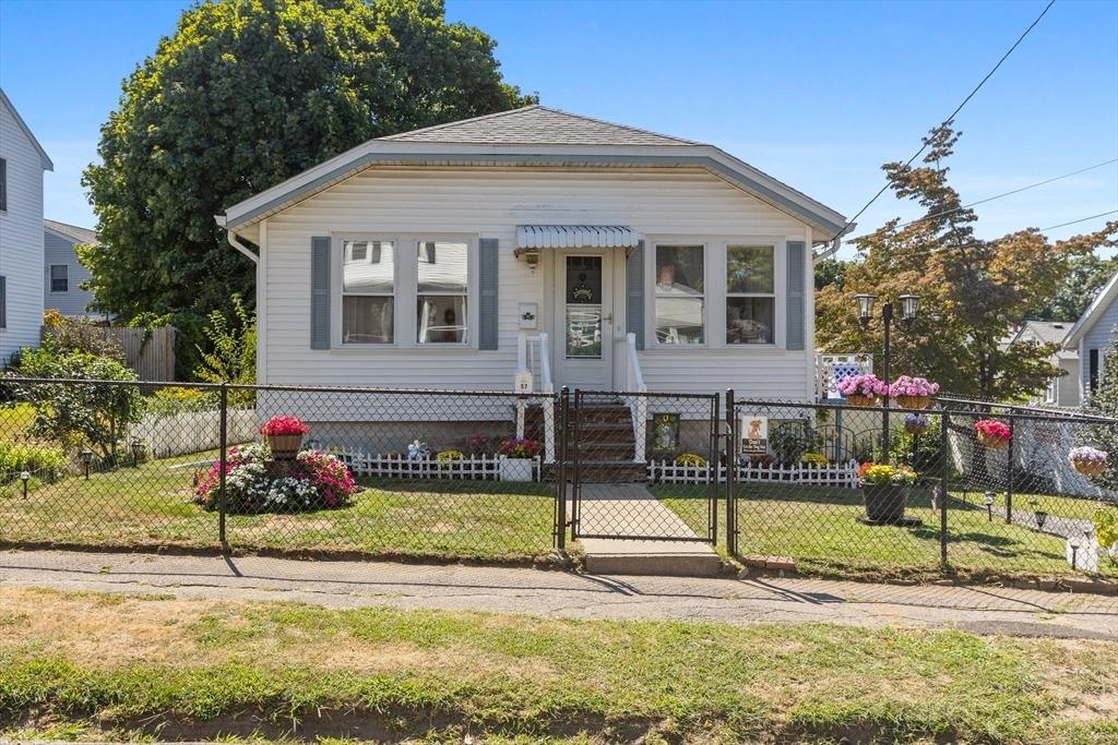 Curlew Rd, Quincy, MA 02169