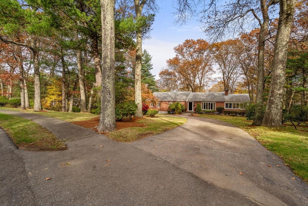 Richardson Dr, Needham, MA 02492