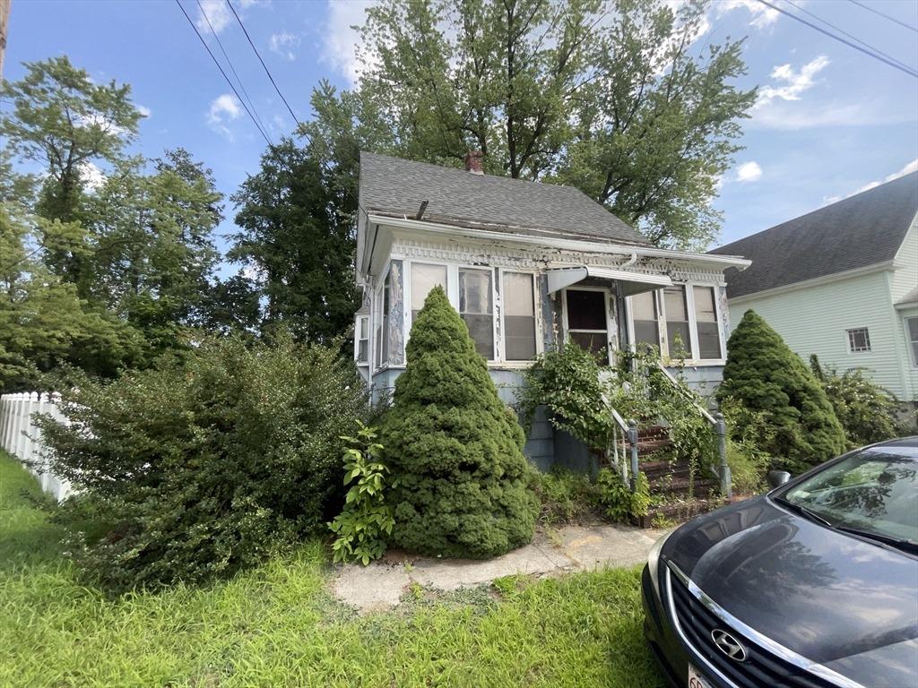 Wilfred St, Methuen, MA 01844