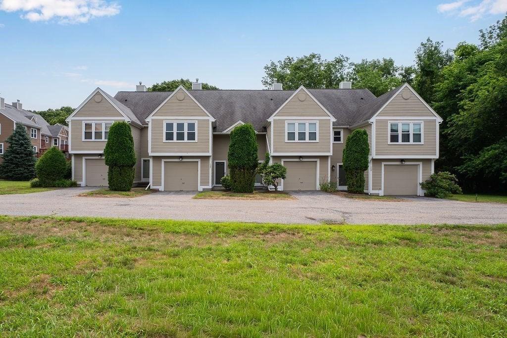 Brookhaven Ln, Woonsocket, RI 02895