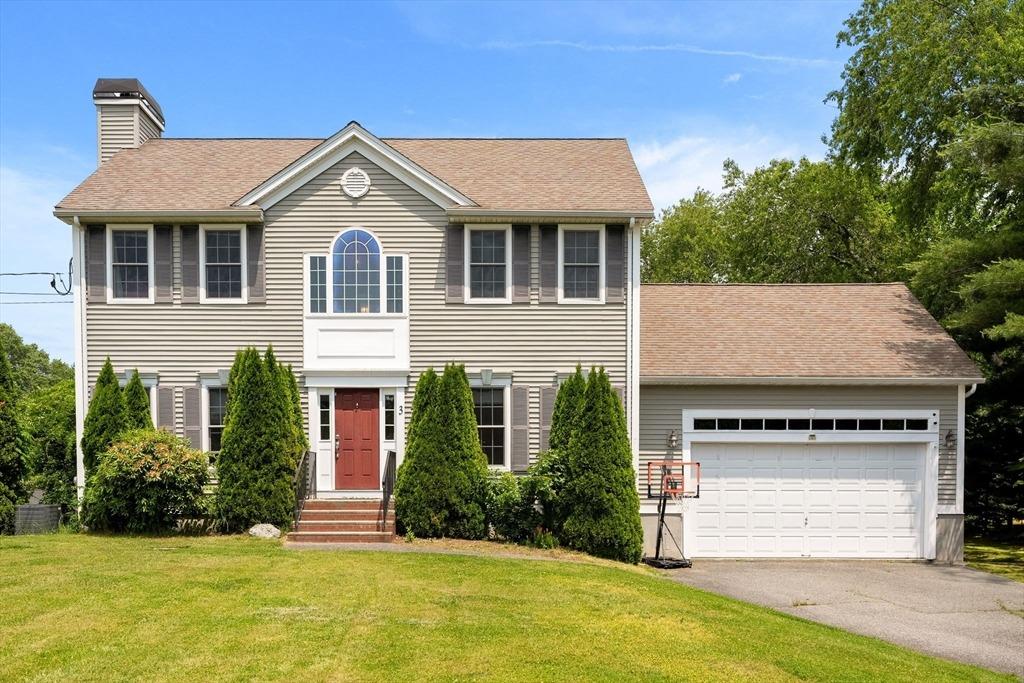 Forty Second St W, Taunton, MA 02780