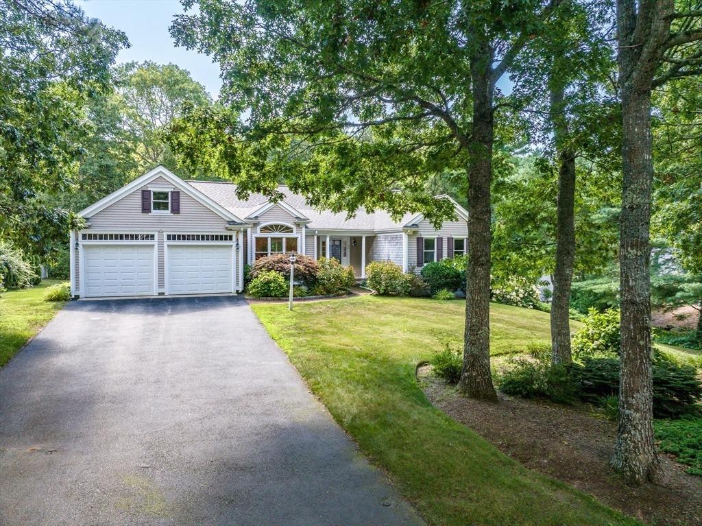 Falling Leaf Ln, Osterville, MA 02655