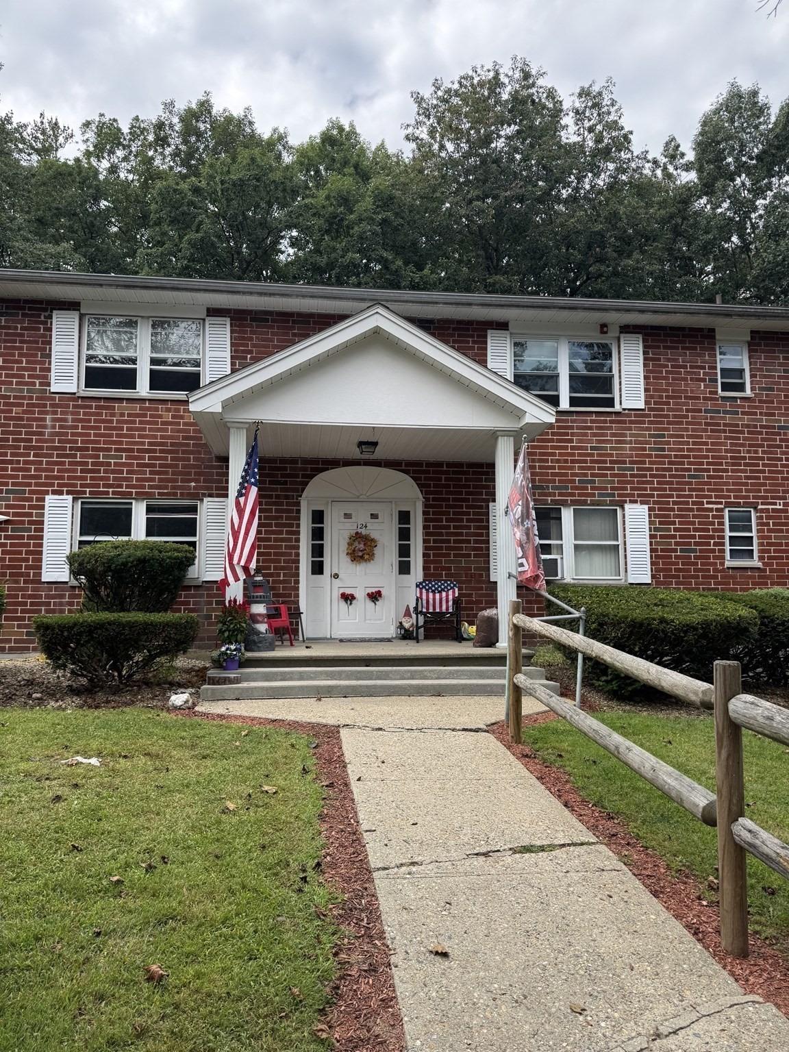Litchfield Pines Dr, Leominster, MA 01453