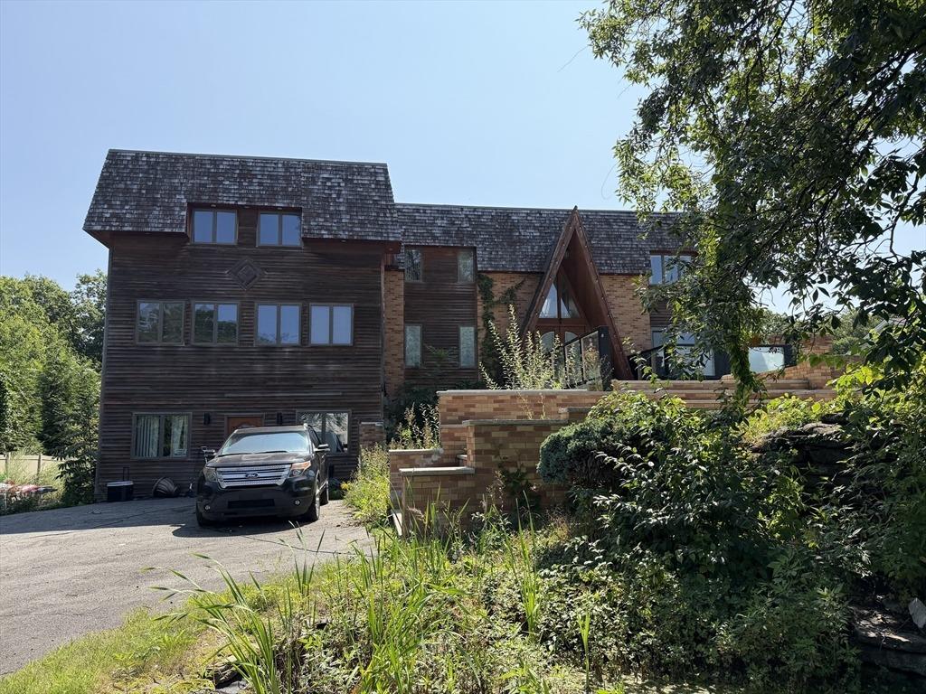 Oakridge Dr, Saugus, MA 01906