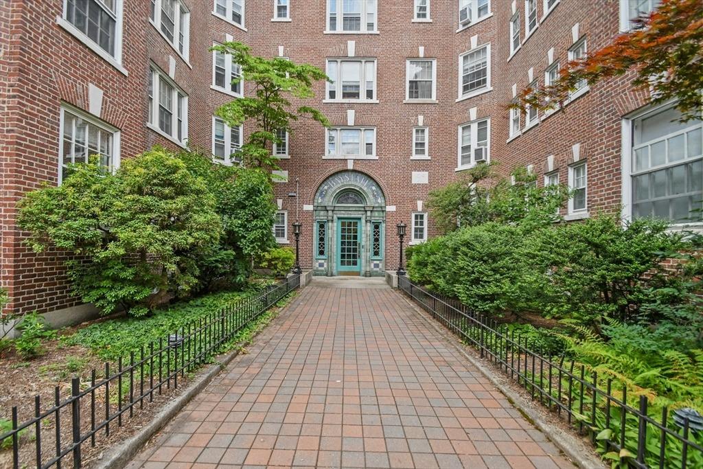 Massachusetts Ave, Cambridge, MA 02138