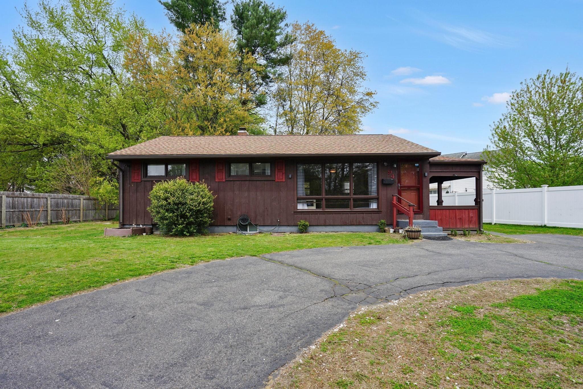 Cora Ave, Chicopee, MA 01013