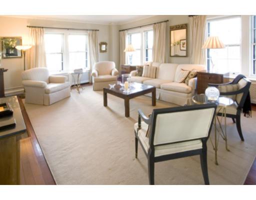 Commonwealth Ave, Boston, MA 02116