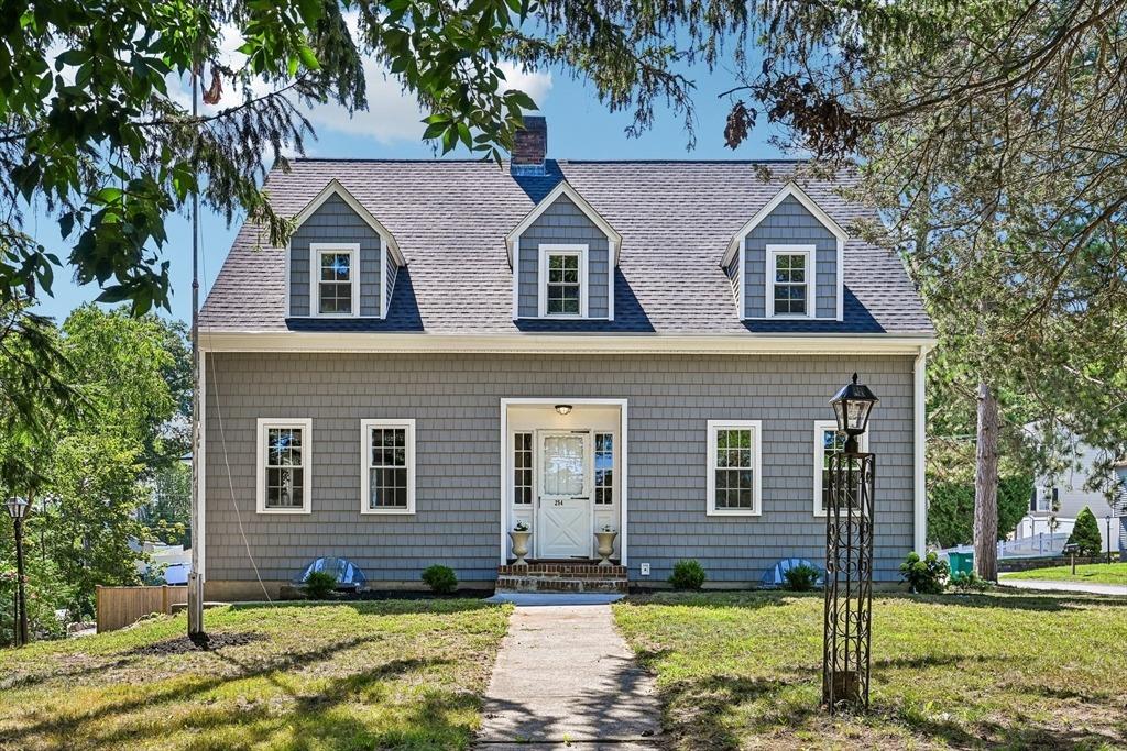 Russell St, Woburn, MA 01801