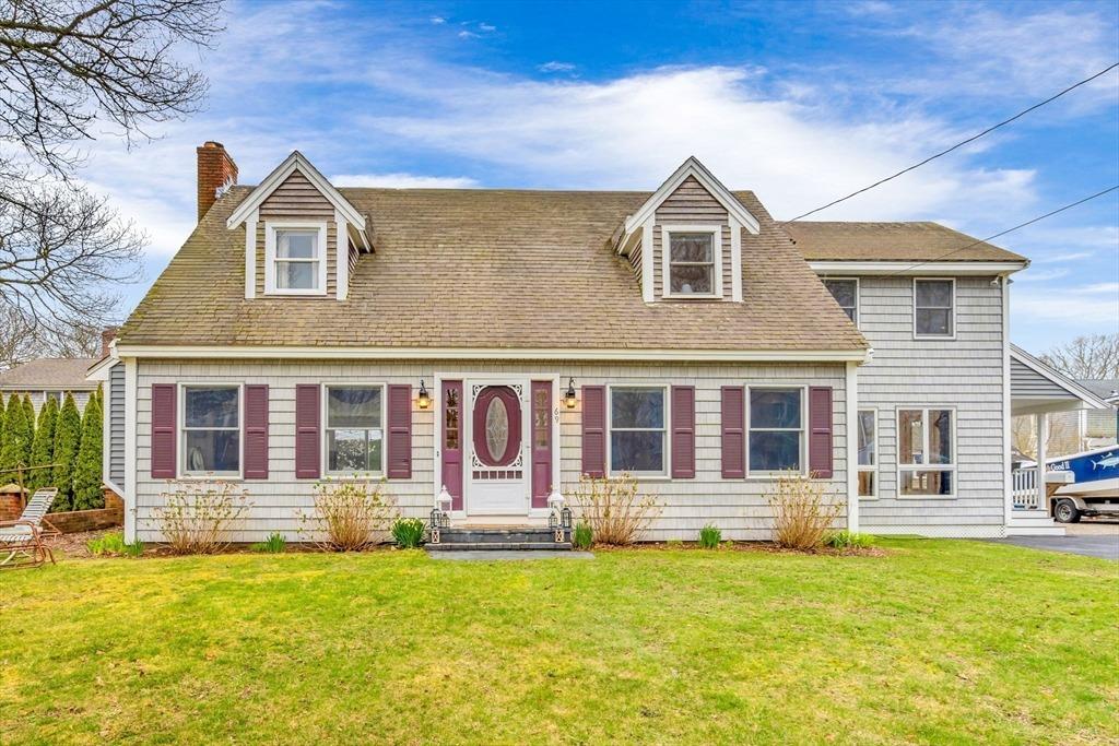 Reynolds St, Teaticket, MA 02536