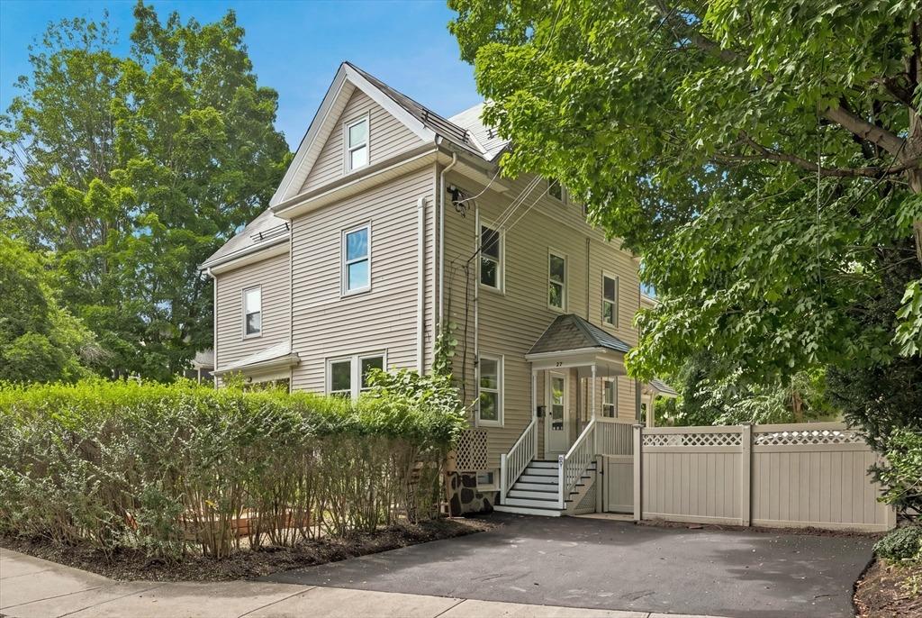 Melendy Ave, Watertown, MA 02472