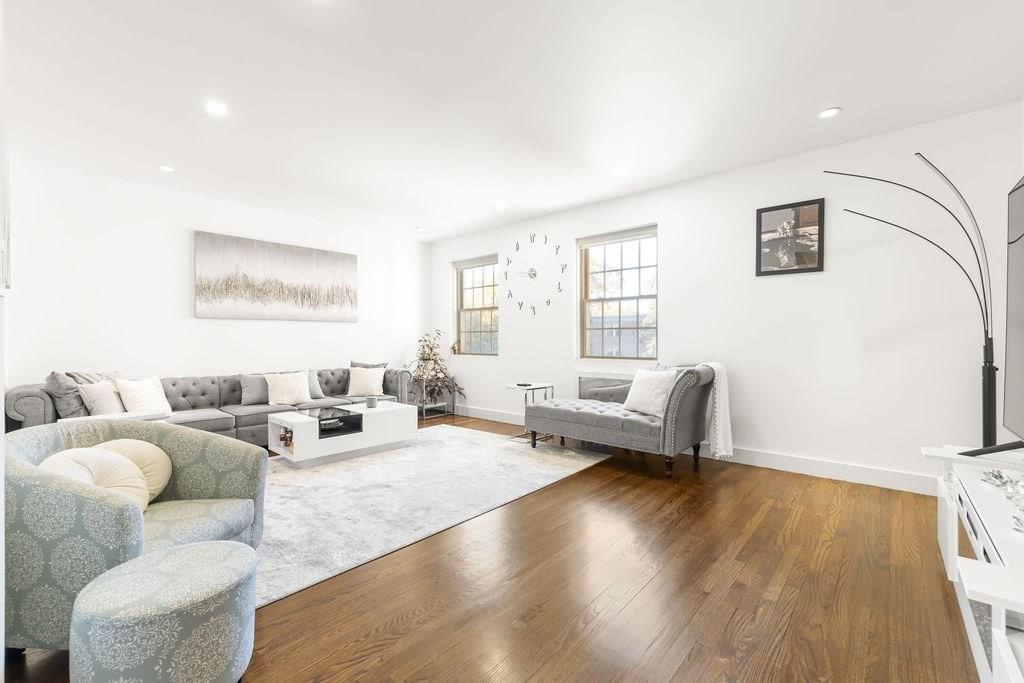 Beacon St, Brookline, MA 02446
