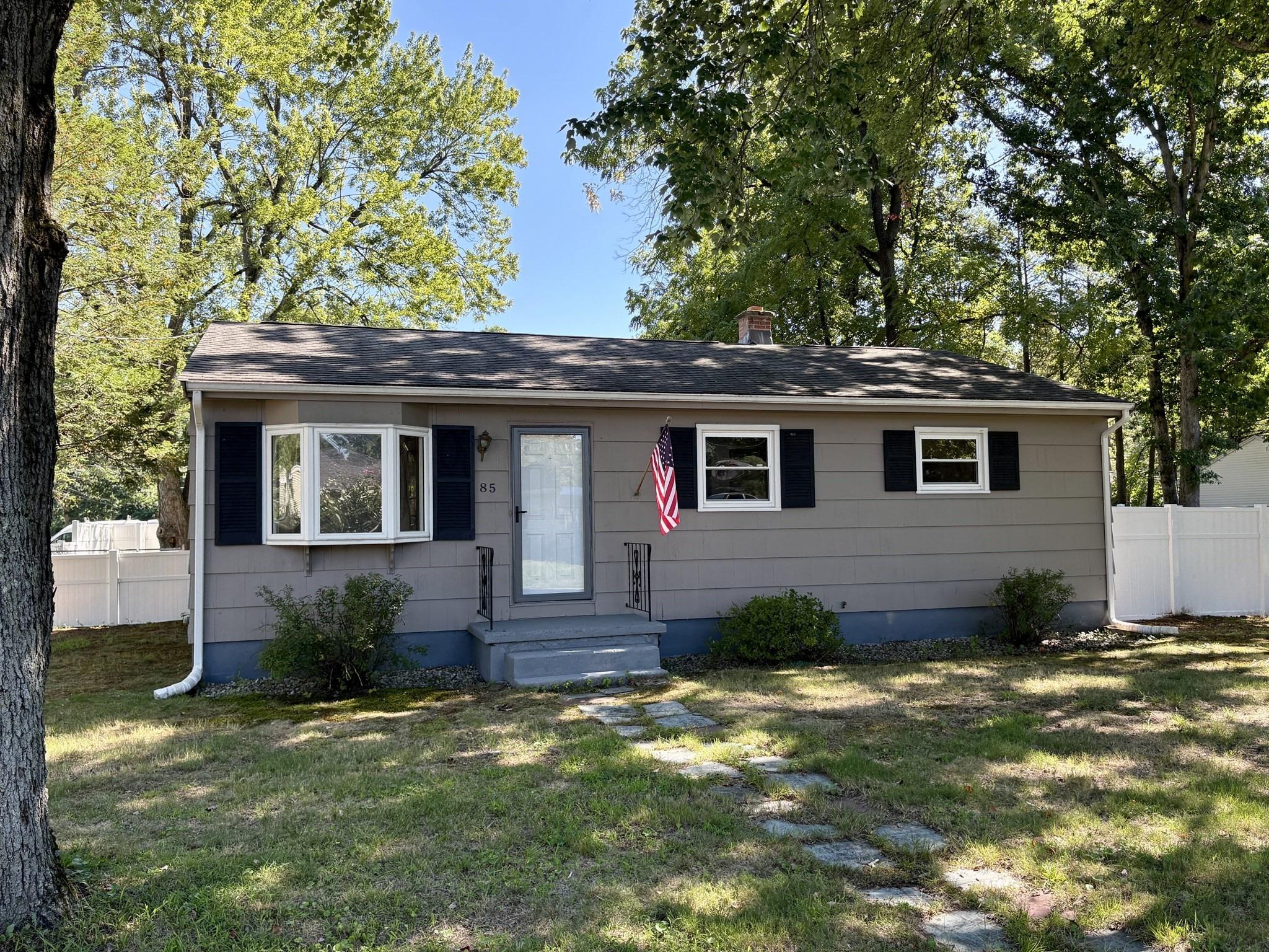 Talmadge Dr, Springfield, MA 01118