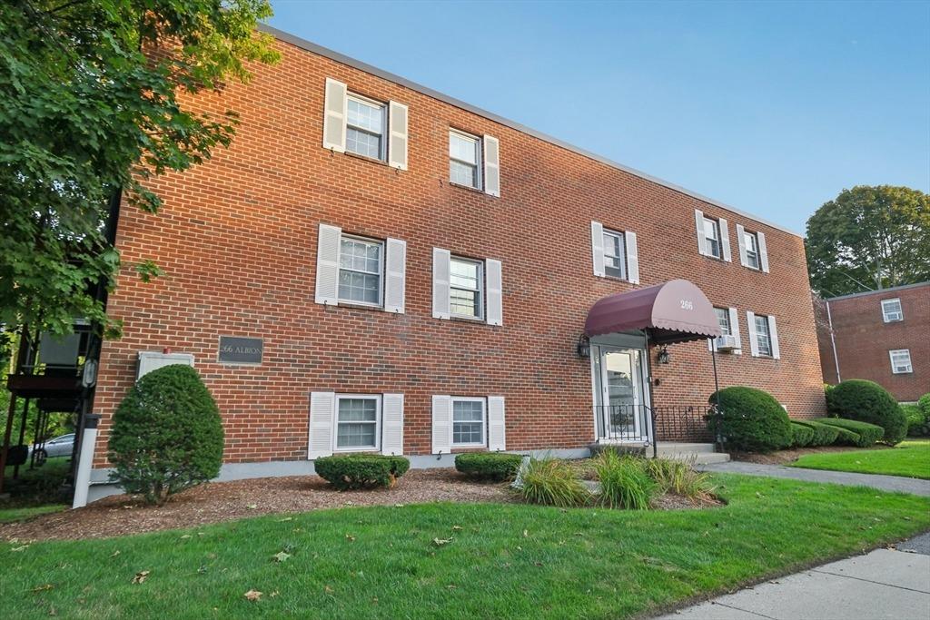 Albion St, Wakefield, MA 01880