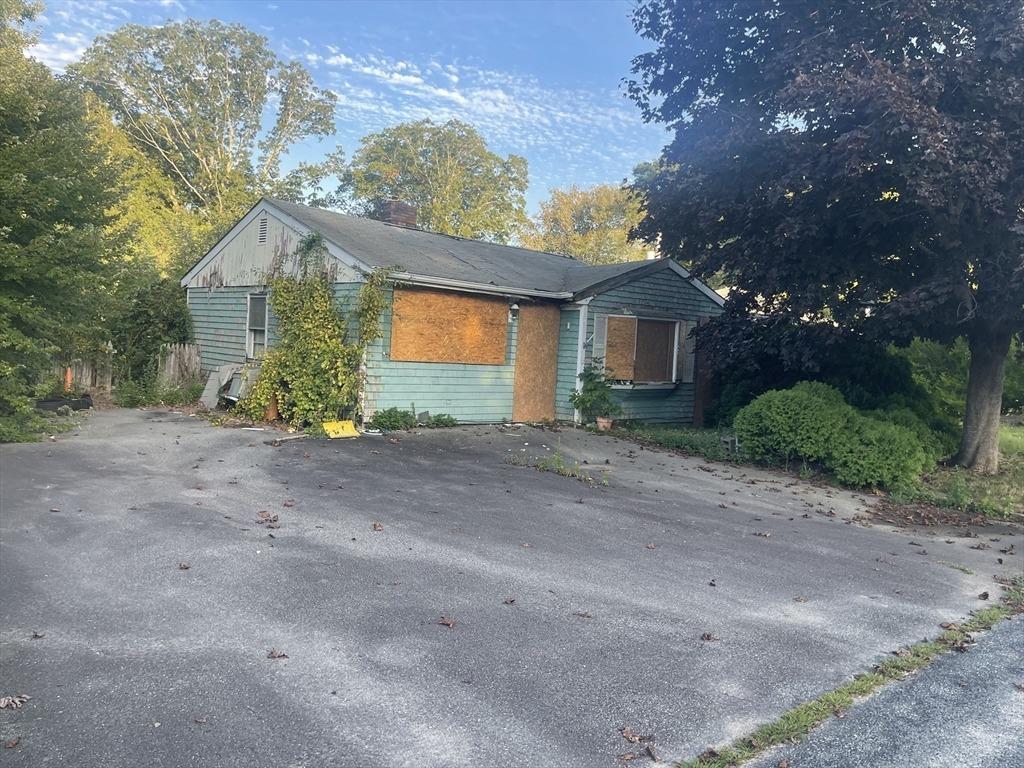 Robert St, Westport, MA 02790