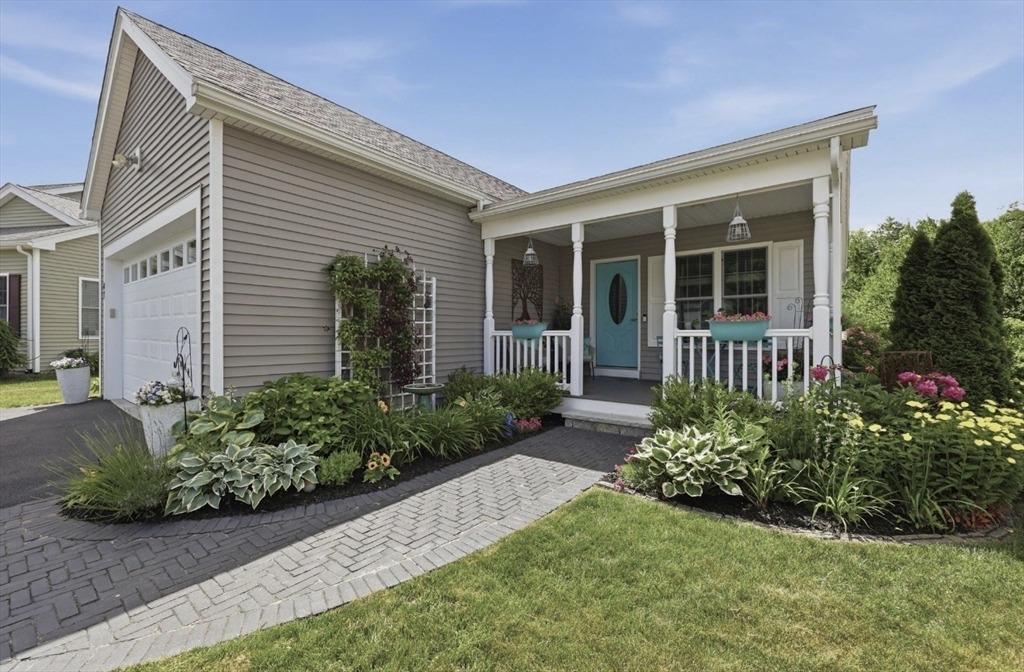 Hyde Park Cir, Uxbridge, MA 01569