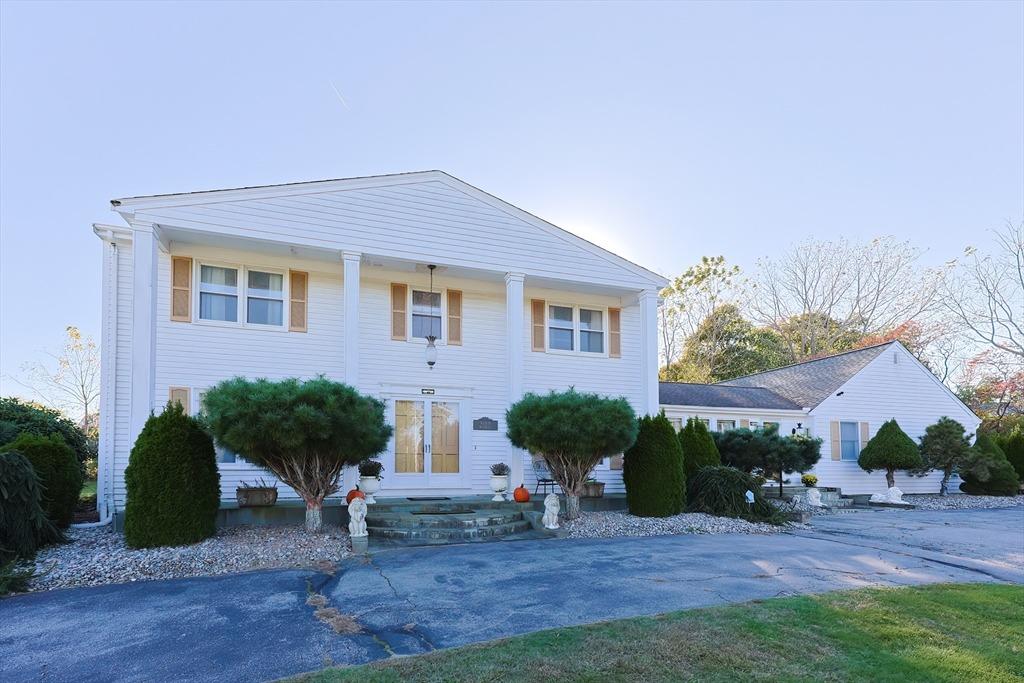 Lawrence Dr, Portsmouth, RI 02871