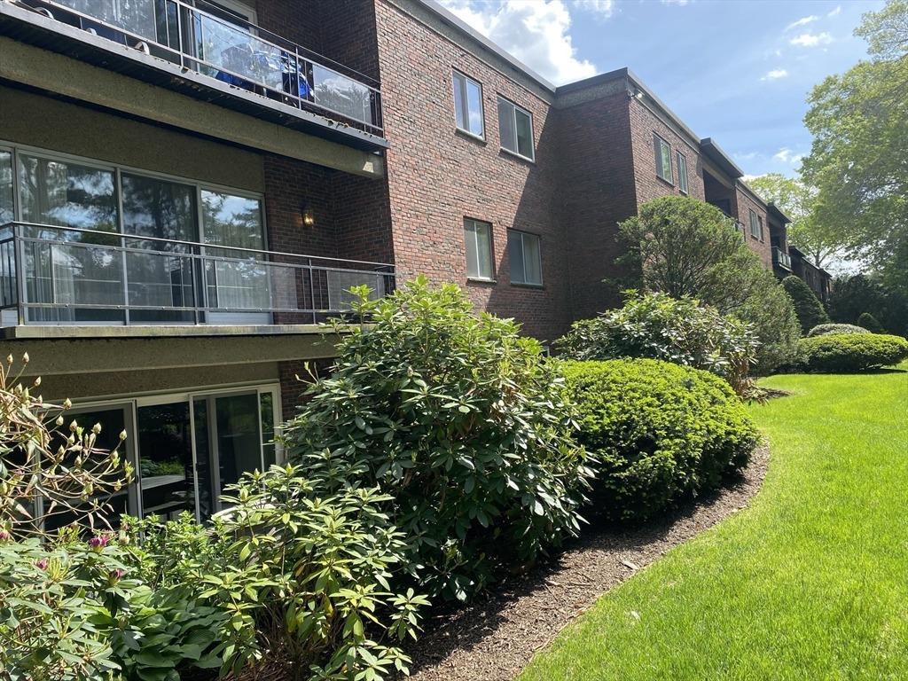Greendale Ave, Needham, MA 02492