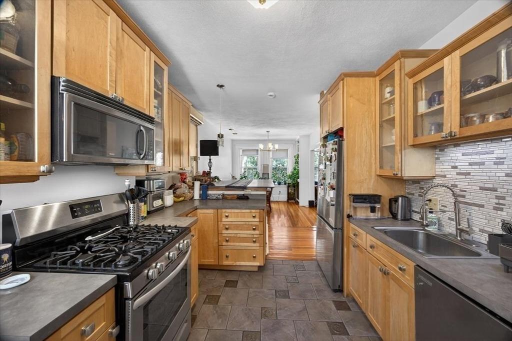 Netherlands Rd, Brookline, MA 02445