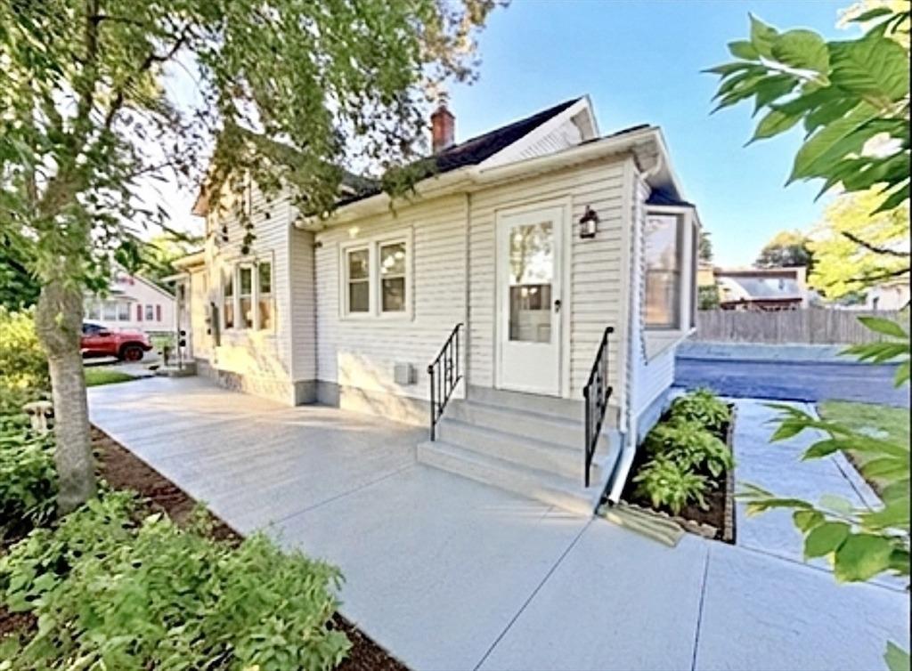 Thornfell St, Springfield, MA 01104