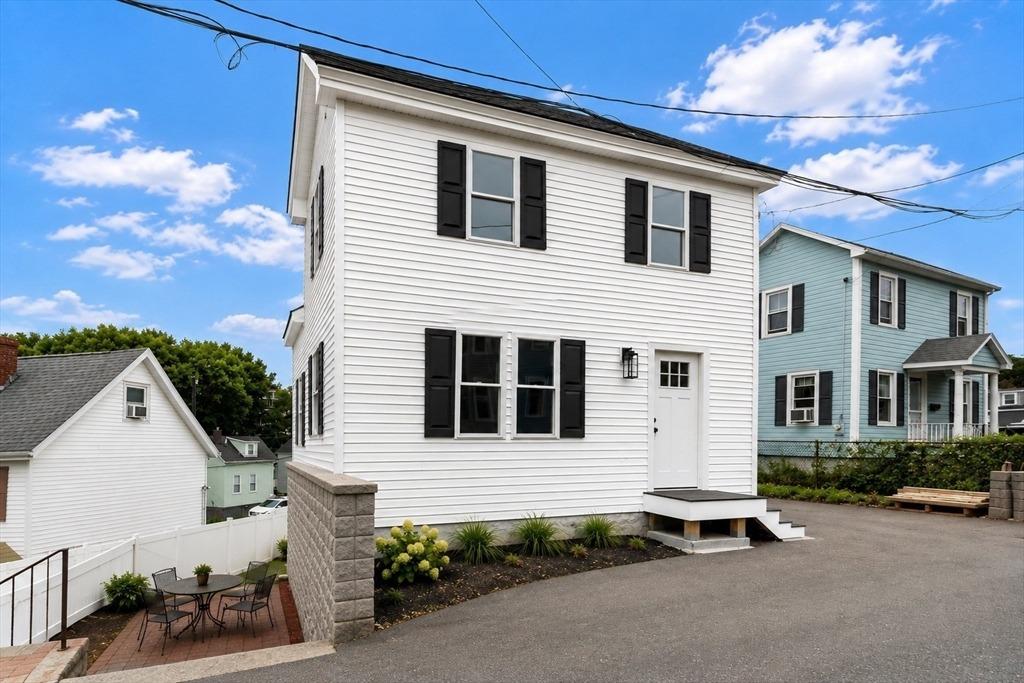 Hovey St, Woburn, MA 01801