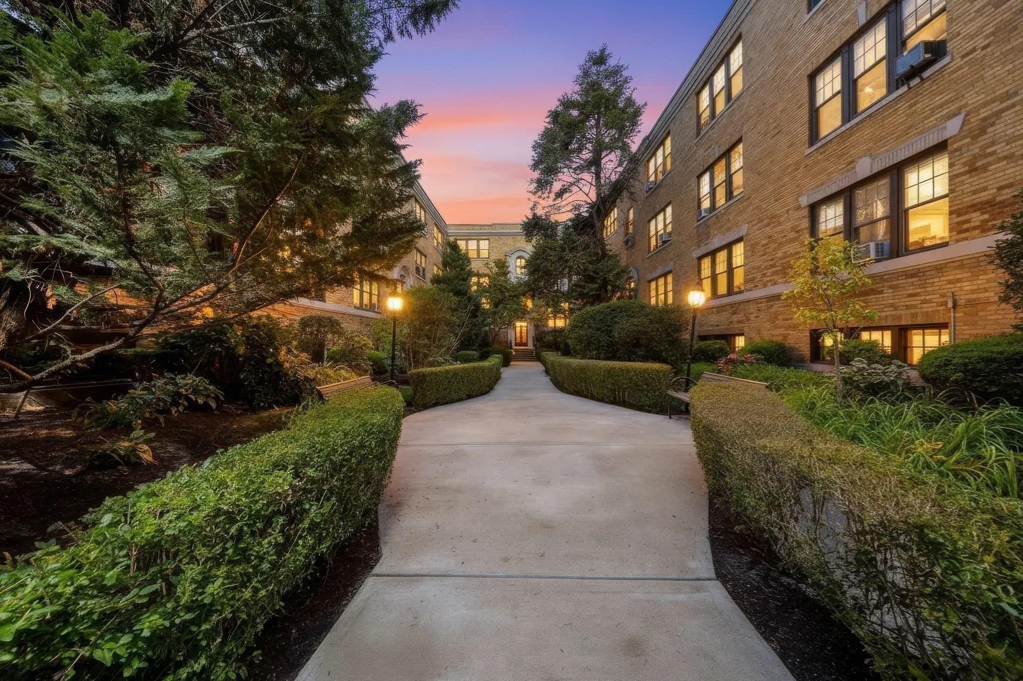 Washington St, Brookline, MA 02446