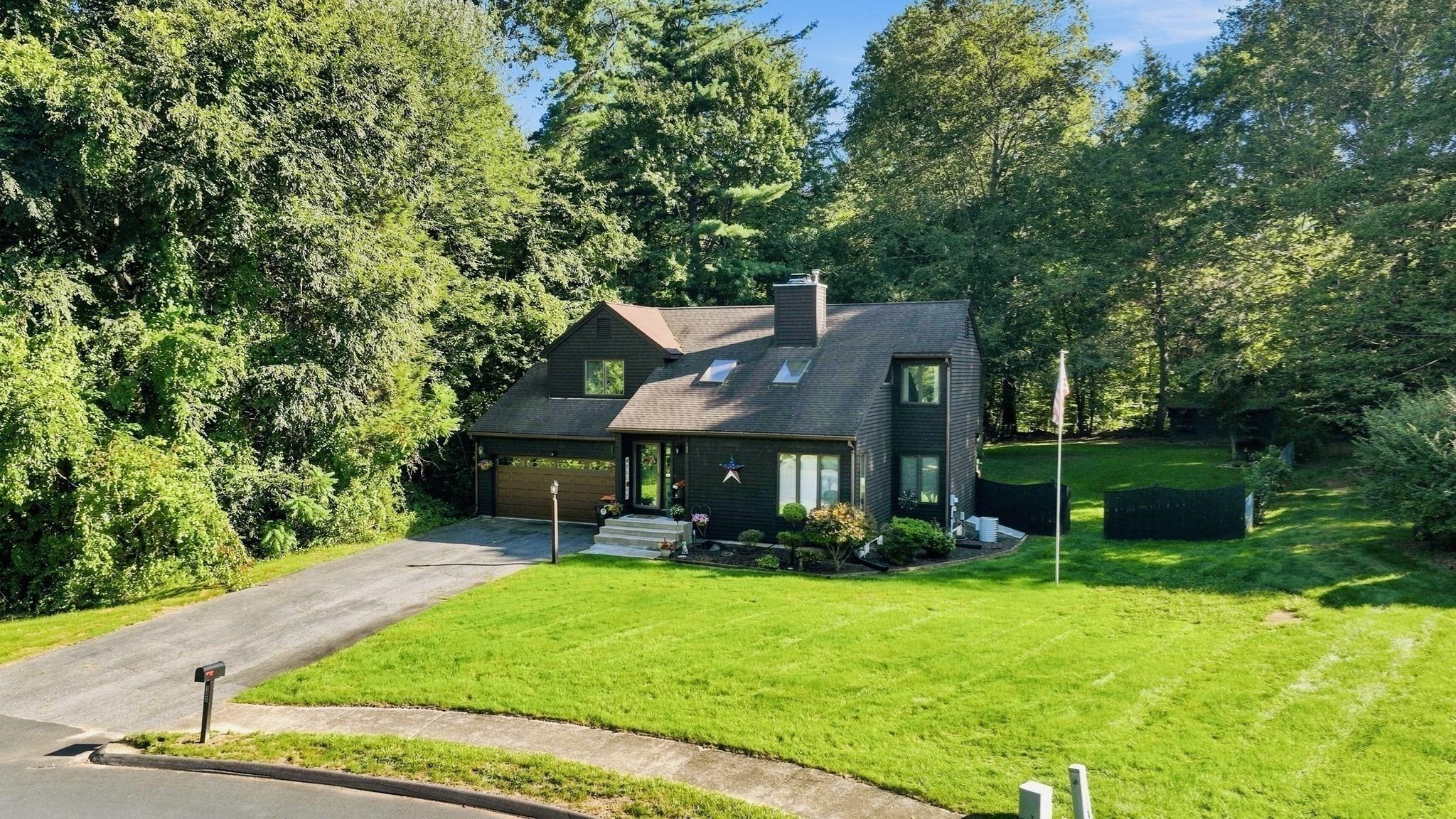 Cottonwood Ln, Agawam, MA 01001