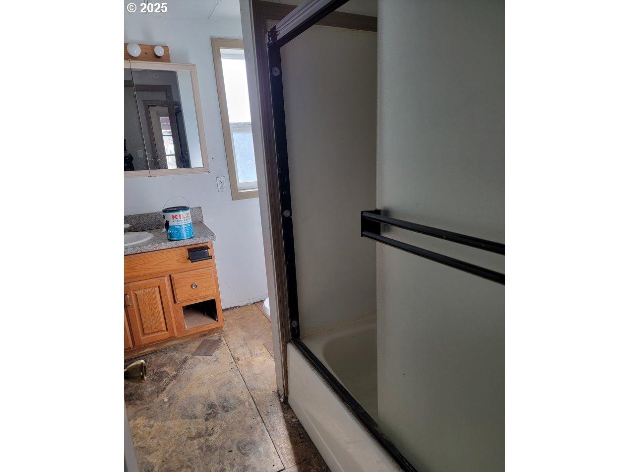 W Grant St, Burns, OR 97720