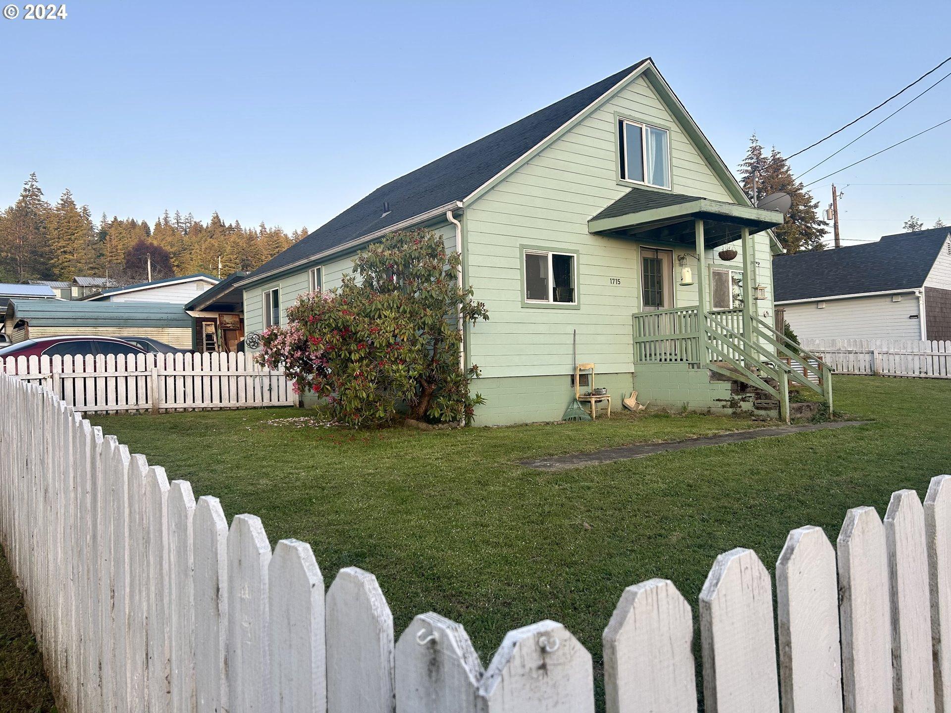 20th St, Myrtle Point, OR 97458