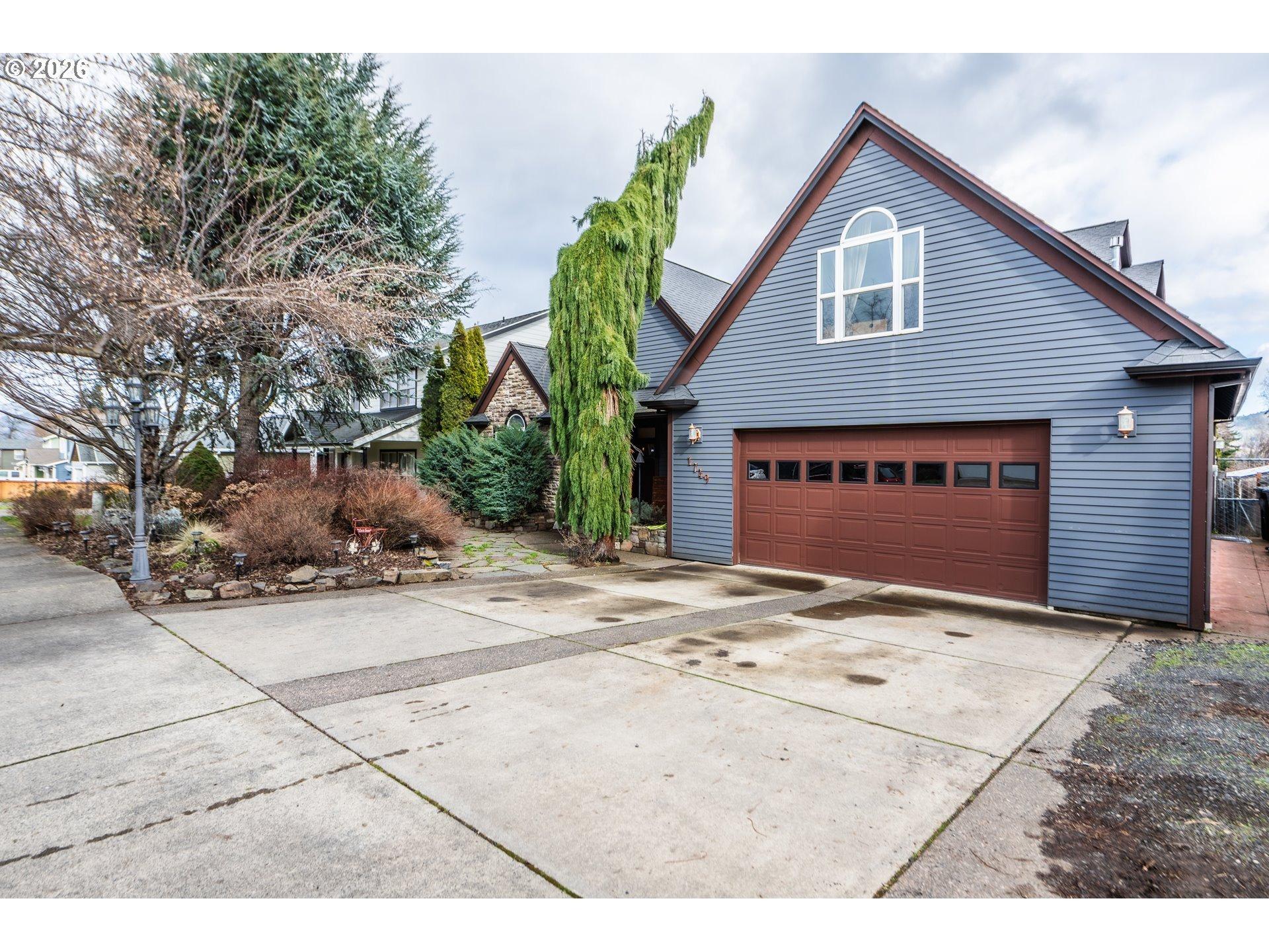 22nd St, Hood River, OR 97031