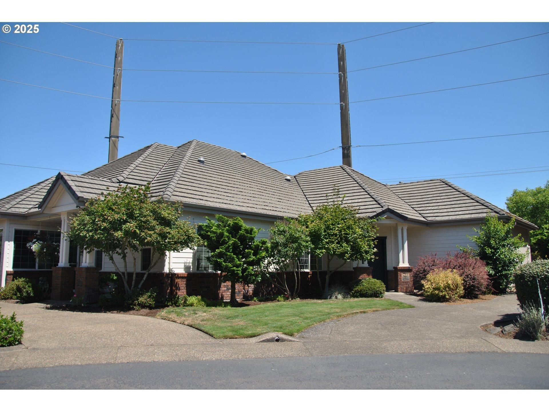 Lake Wind Dr, Eugene, OR 97408