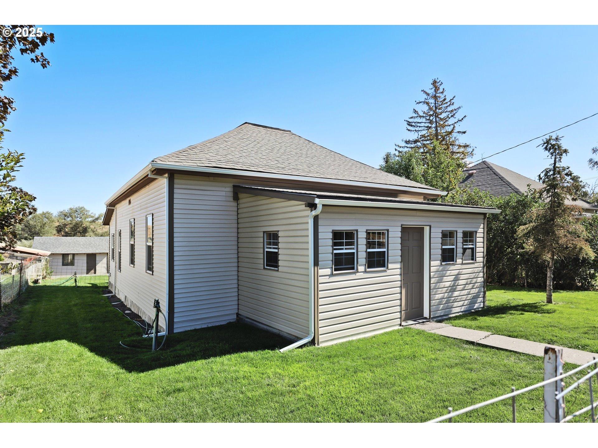 Sw Fourth St, Grass Valley, OR 97029
