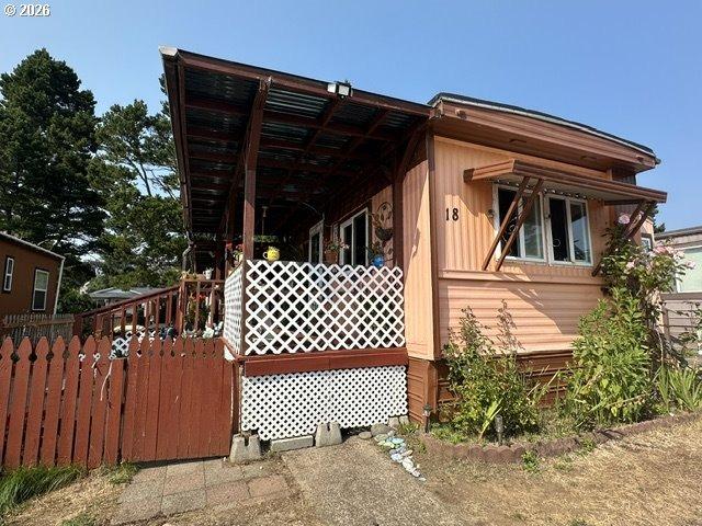 27th St, Florence, OR 97439
