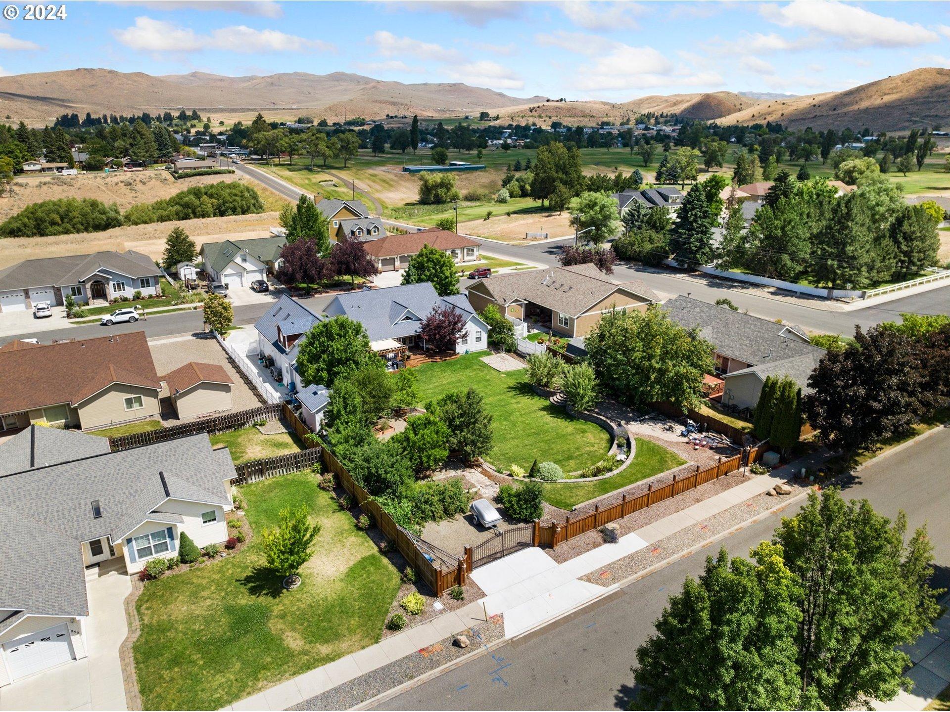 Petry Ln, Baker City, OR 97814