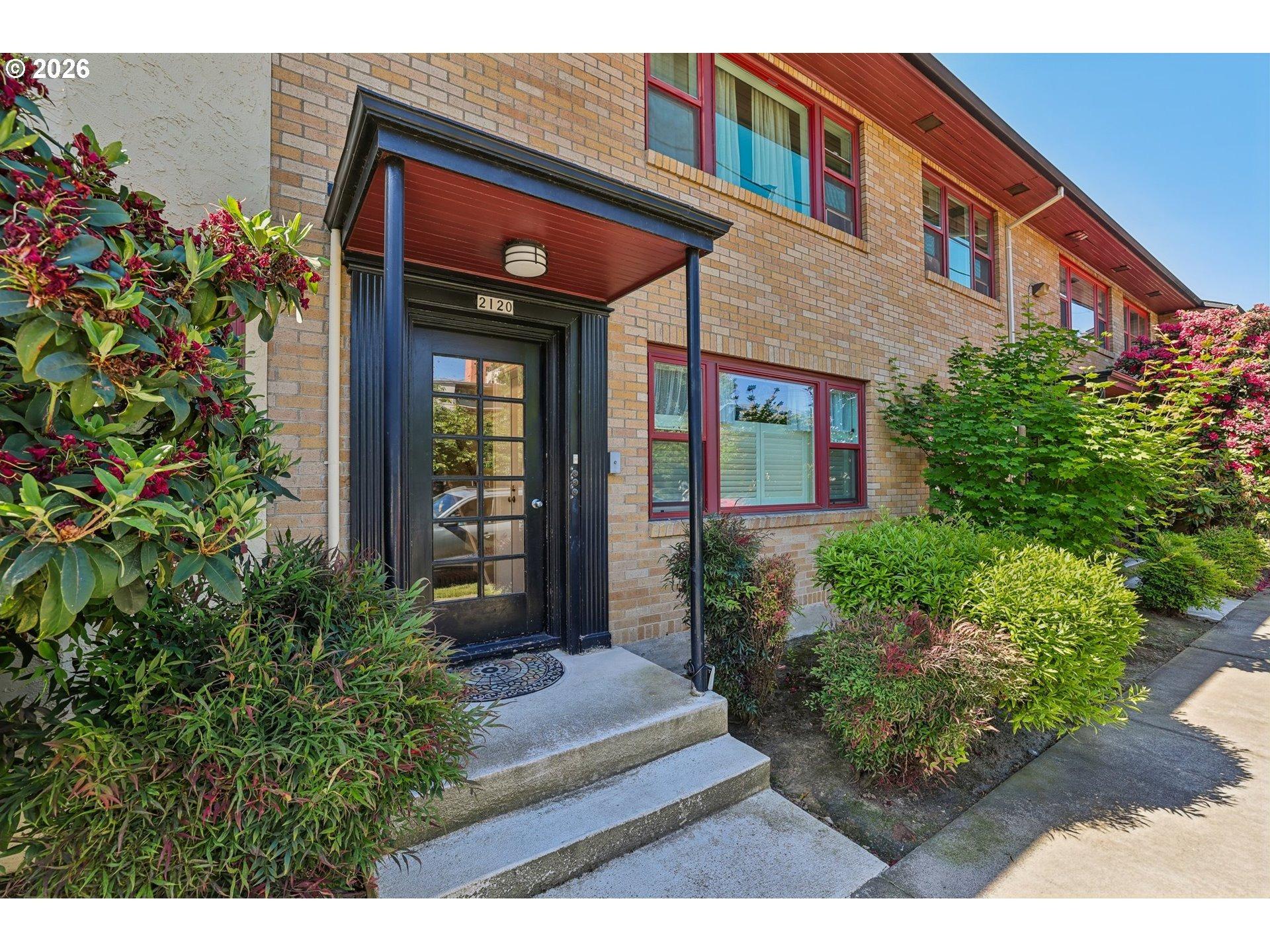 Ne Halsey St, Portland, OR 97232