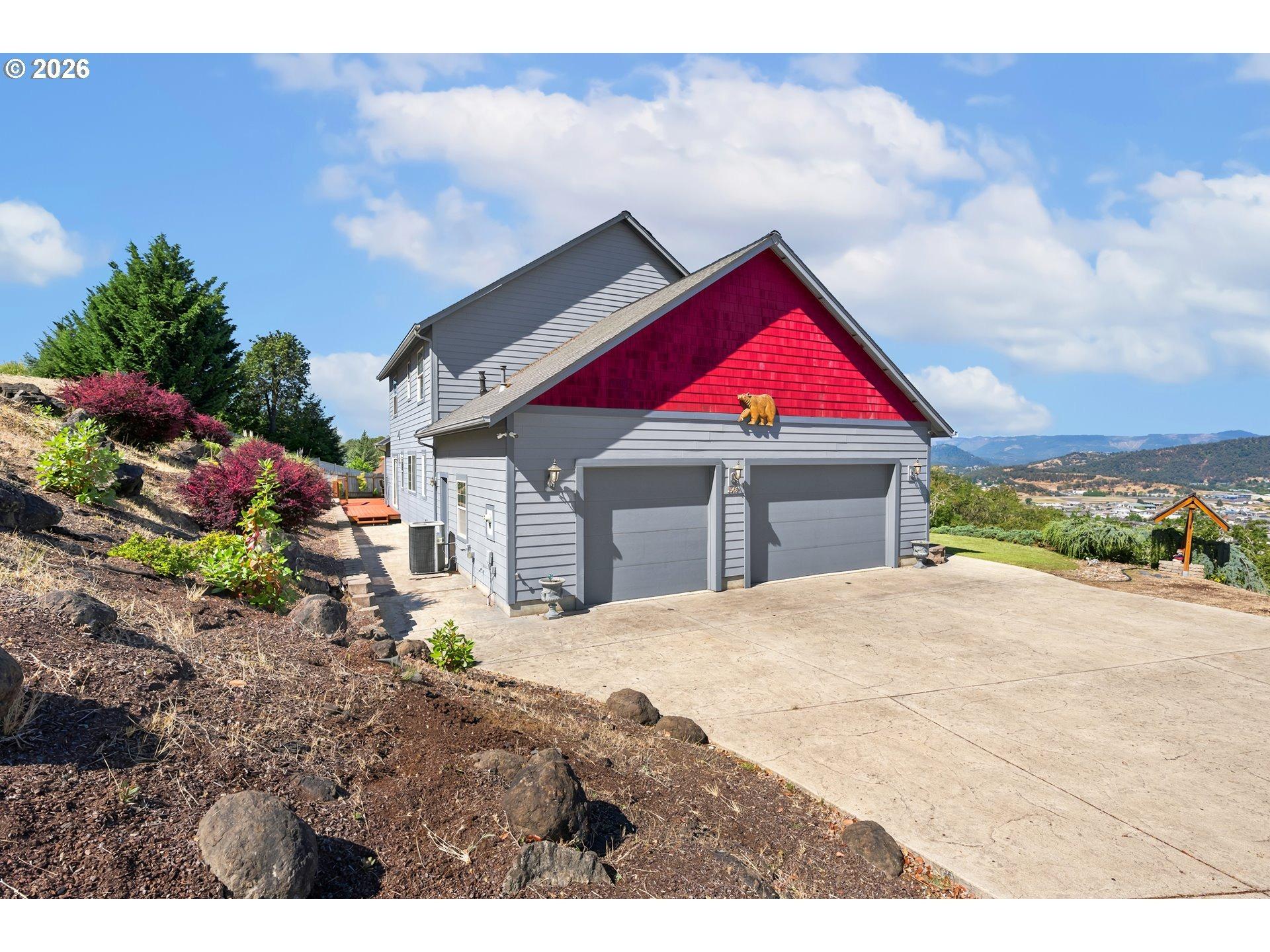 Ne Rocky Ridge Dr, Roseburg, OR 97470