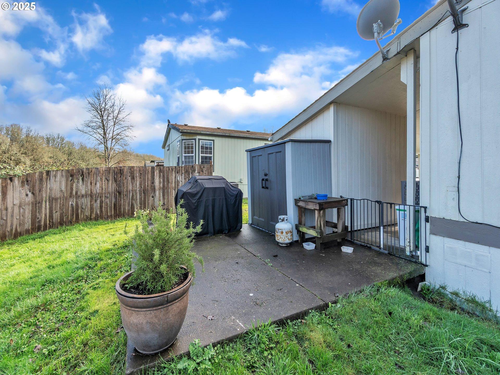 College Park Dr Sw, Albany, OR 97322