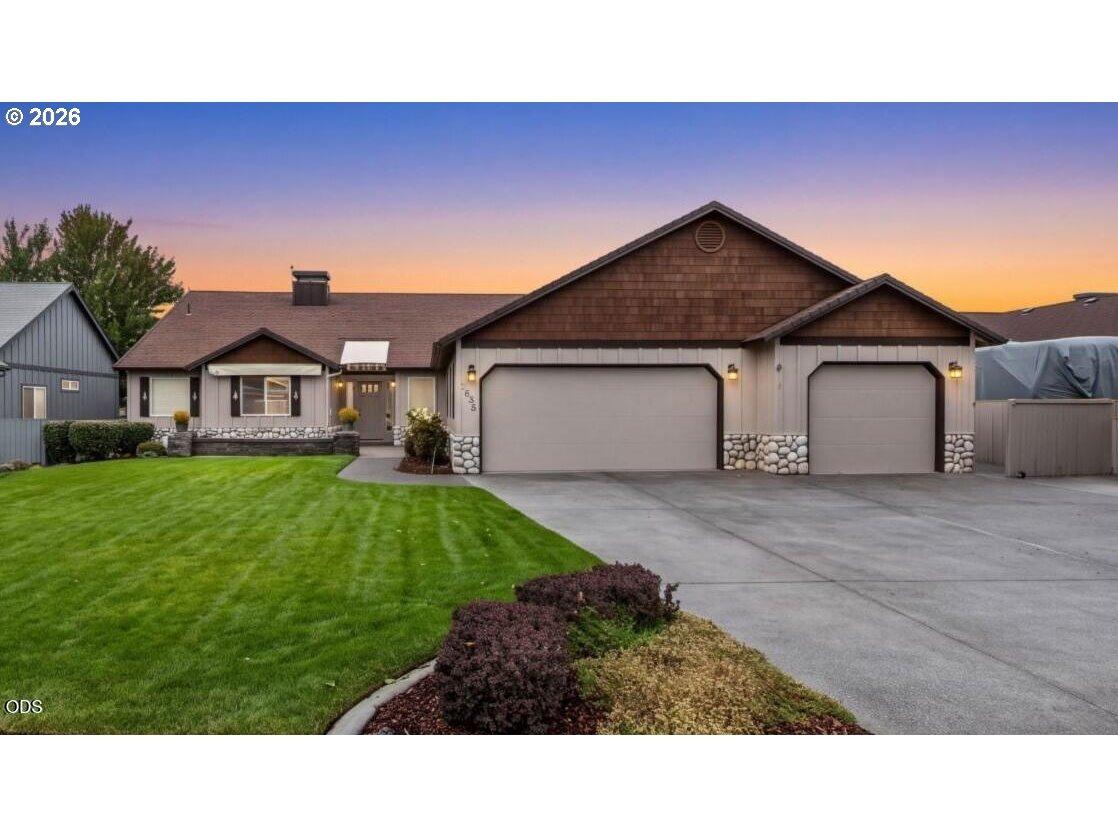 Nw Canyon Dr, Redmond, OR 97756