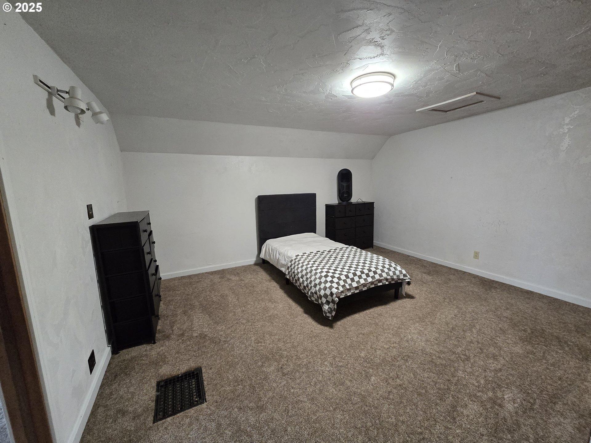 N Alder St, Wallowa, OR 97885