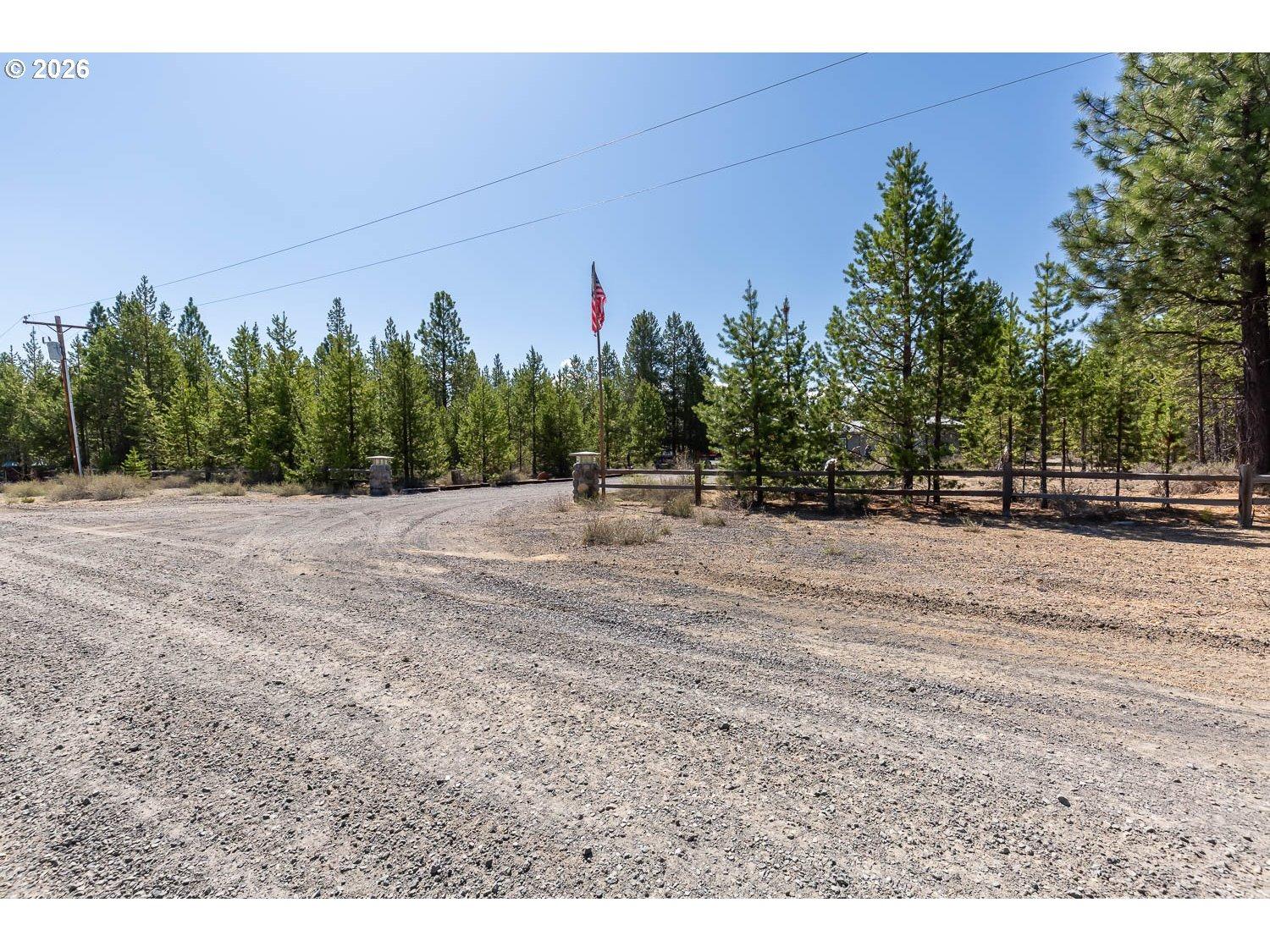 Surveyor Rd, Crescent Lake, OR 97733