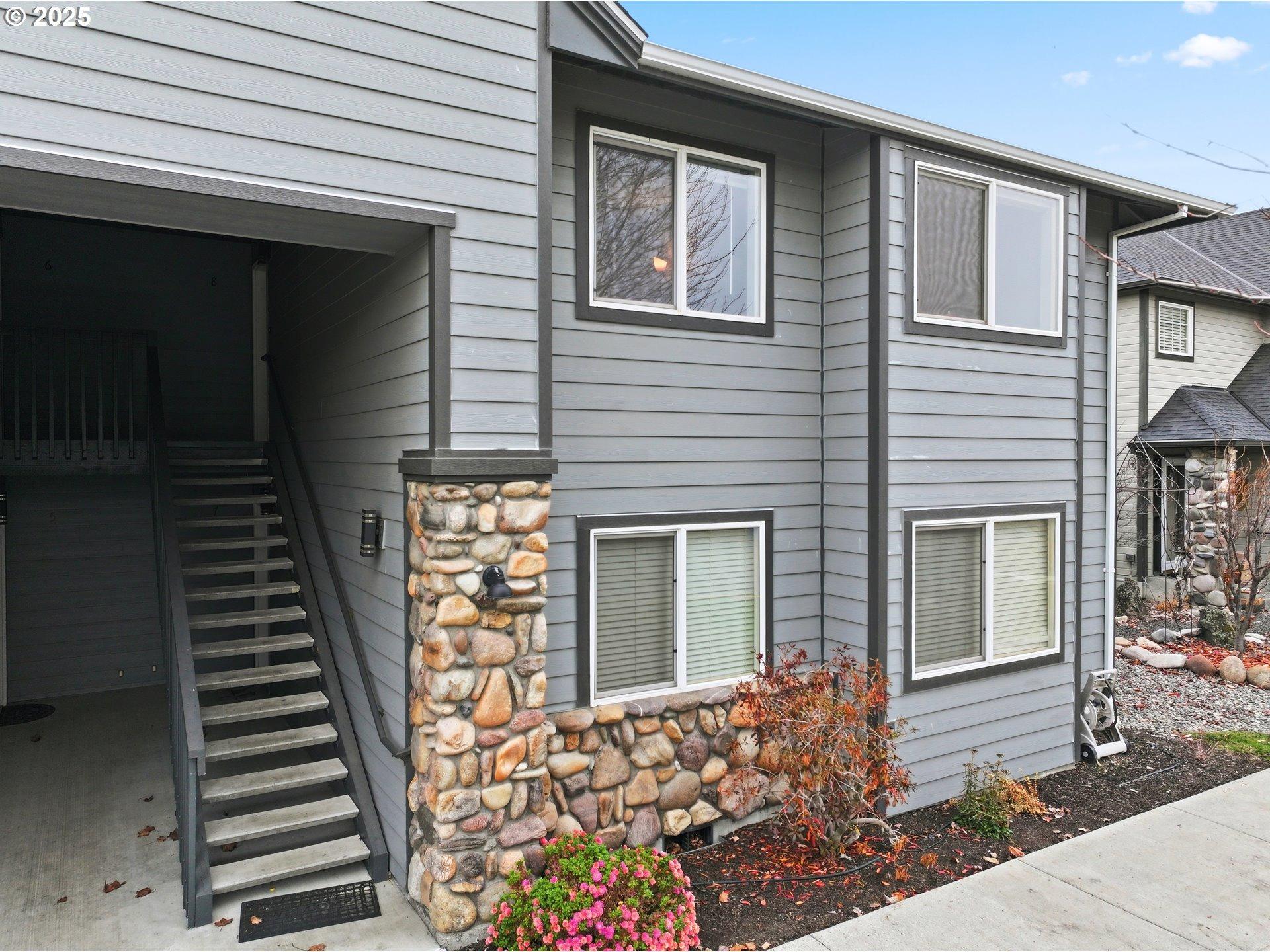 # 8 Lone Pine Ln, The Dalles, OR 97058