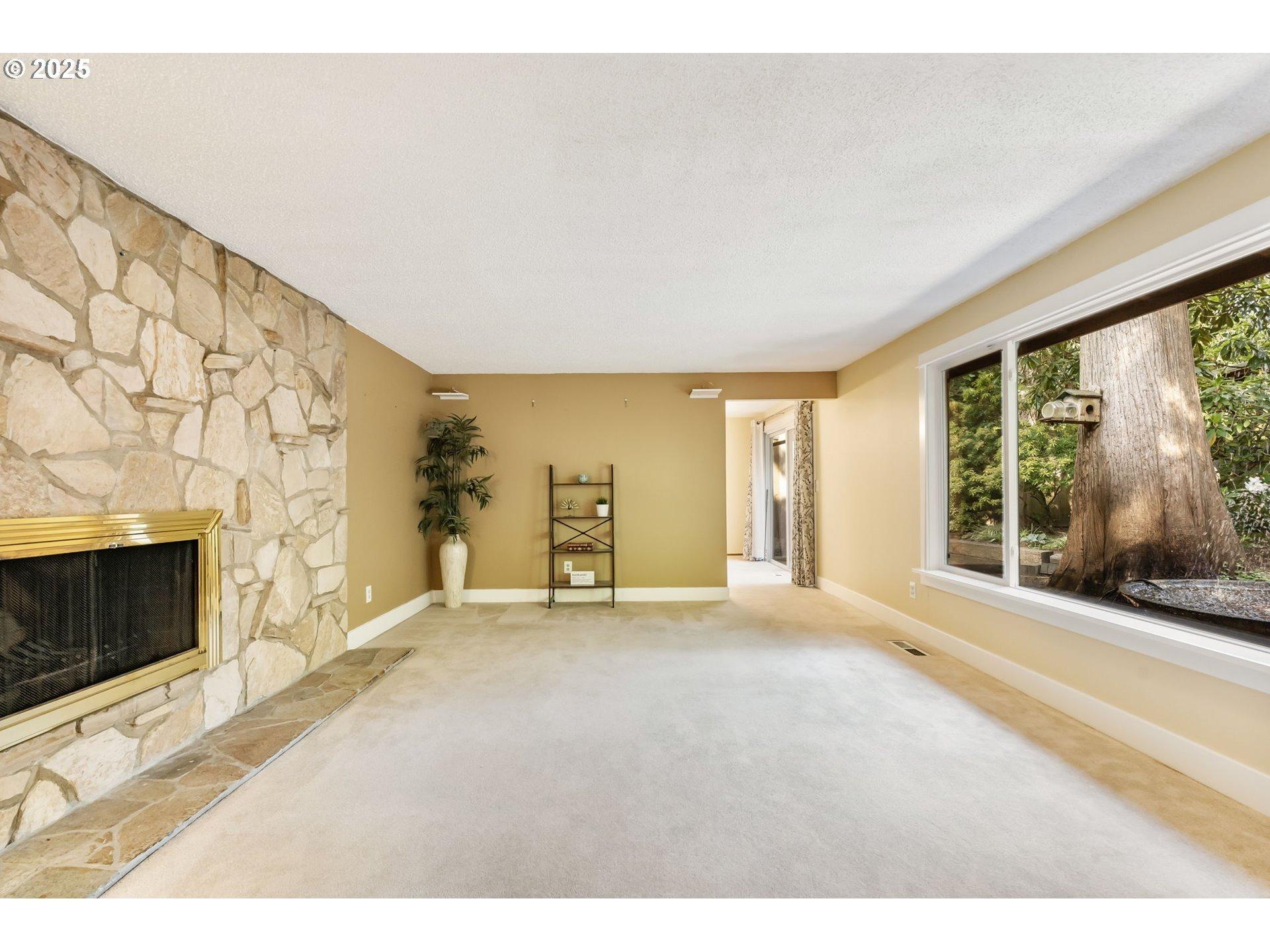 Sw Pheasant Dr, Beaverton, OR 97003