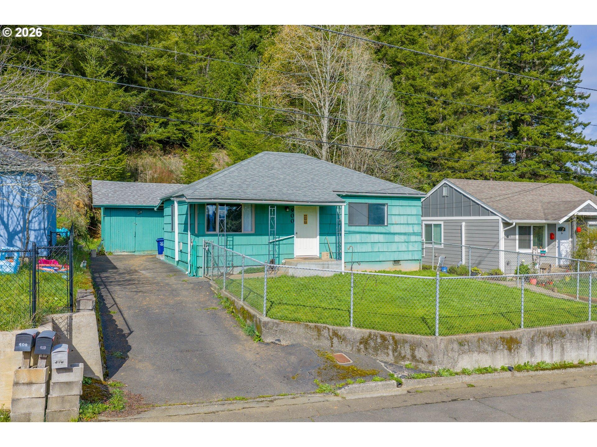 W 17th St, Coquille, OR 97423