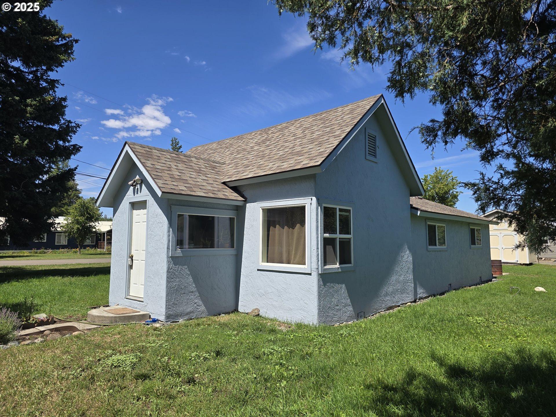 W 4th St, Wallowa, OR 97885