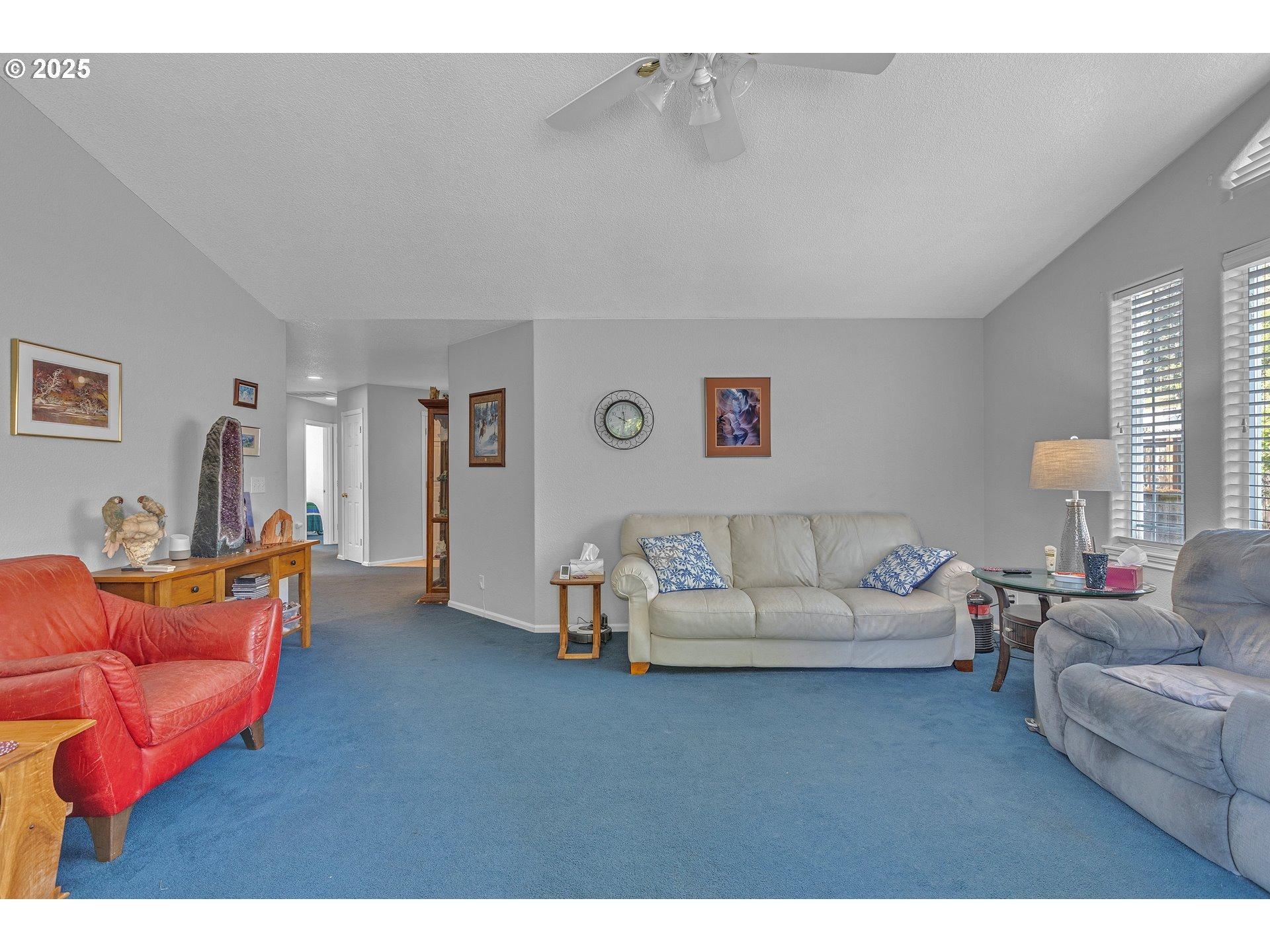 Se Chinaberry Ave, Roseburg, OR 97470