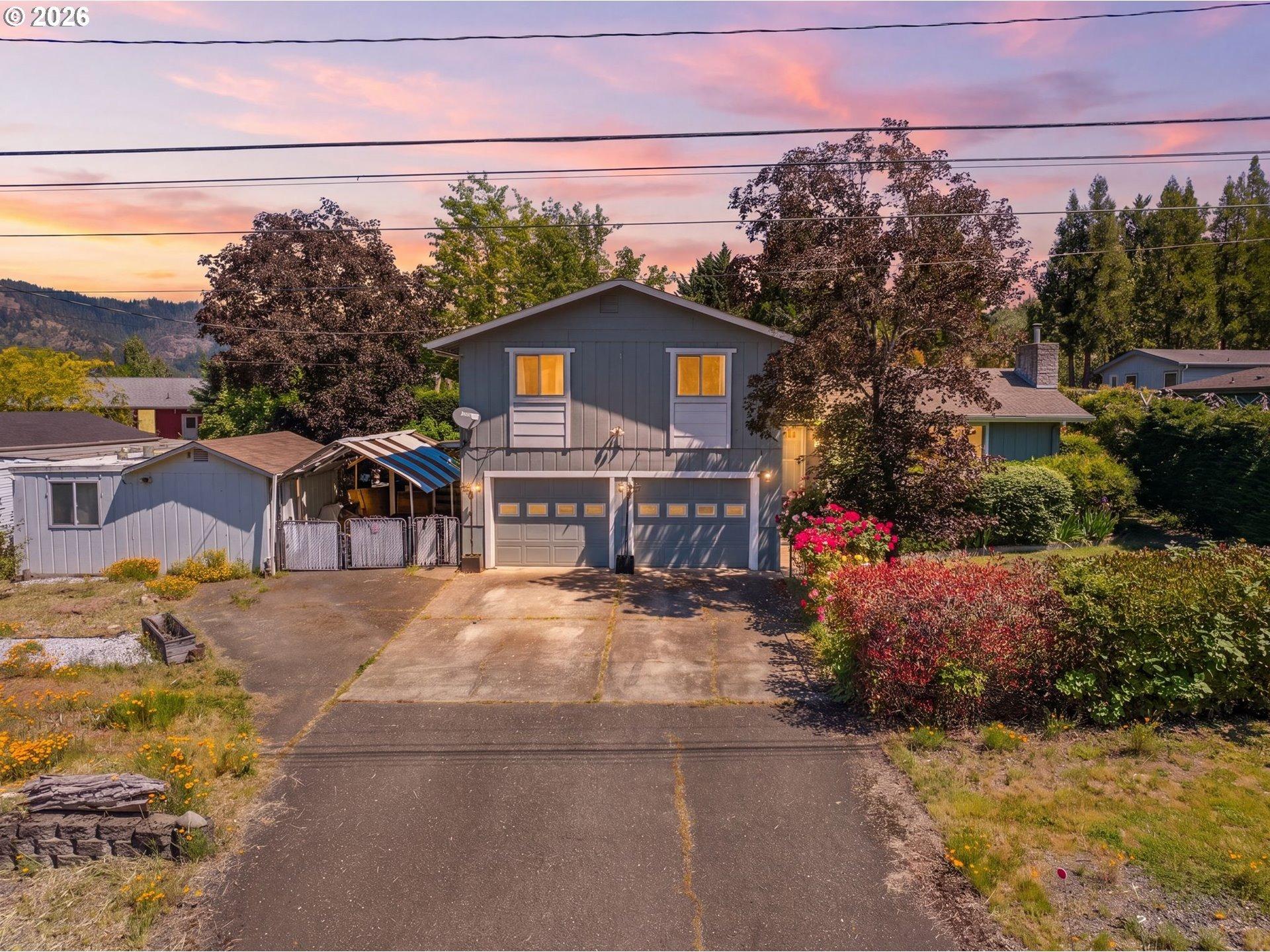 Susan St, Myrtle Creek, OR 97457