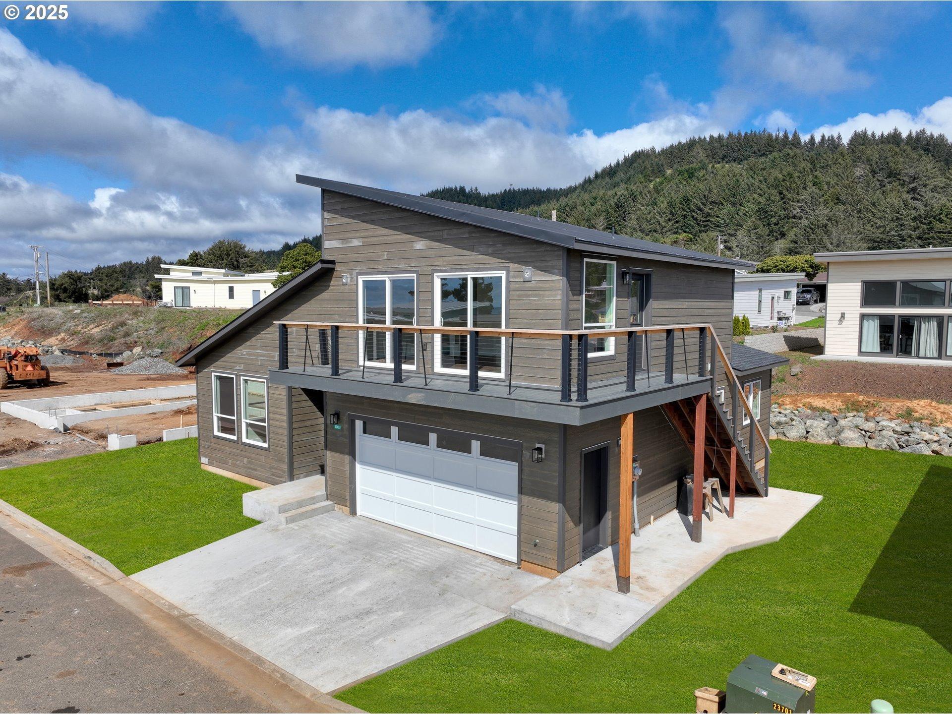 Sawyer Way, Gold Beach, OR 97444