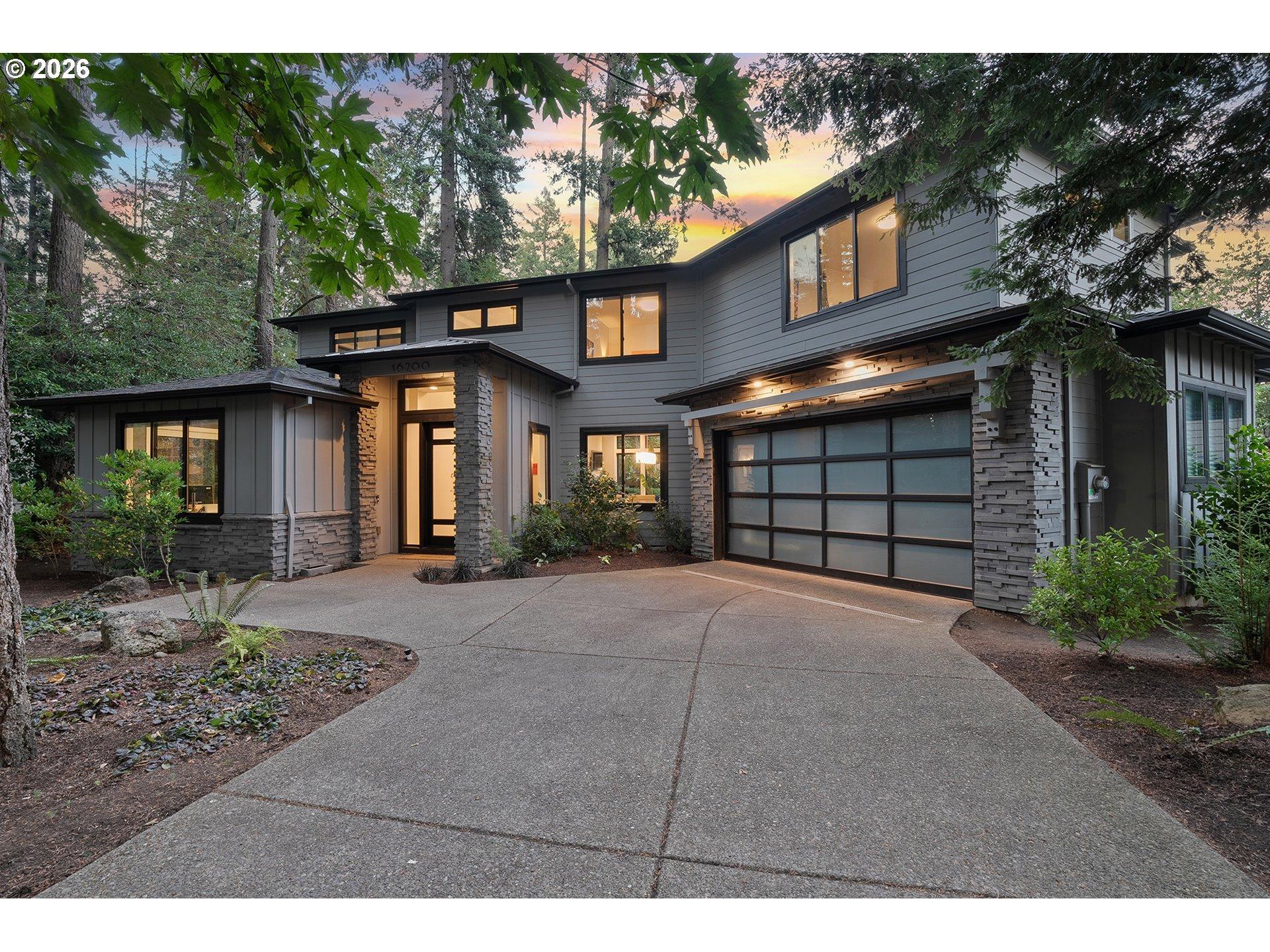 Waluga Dr, Lake Oswego, OR 97035