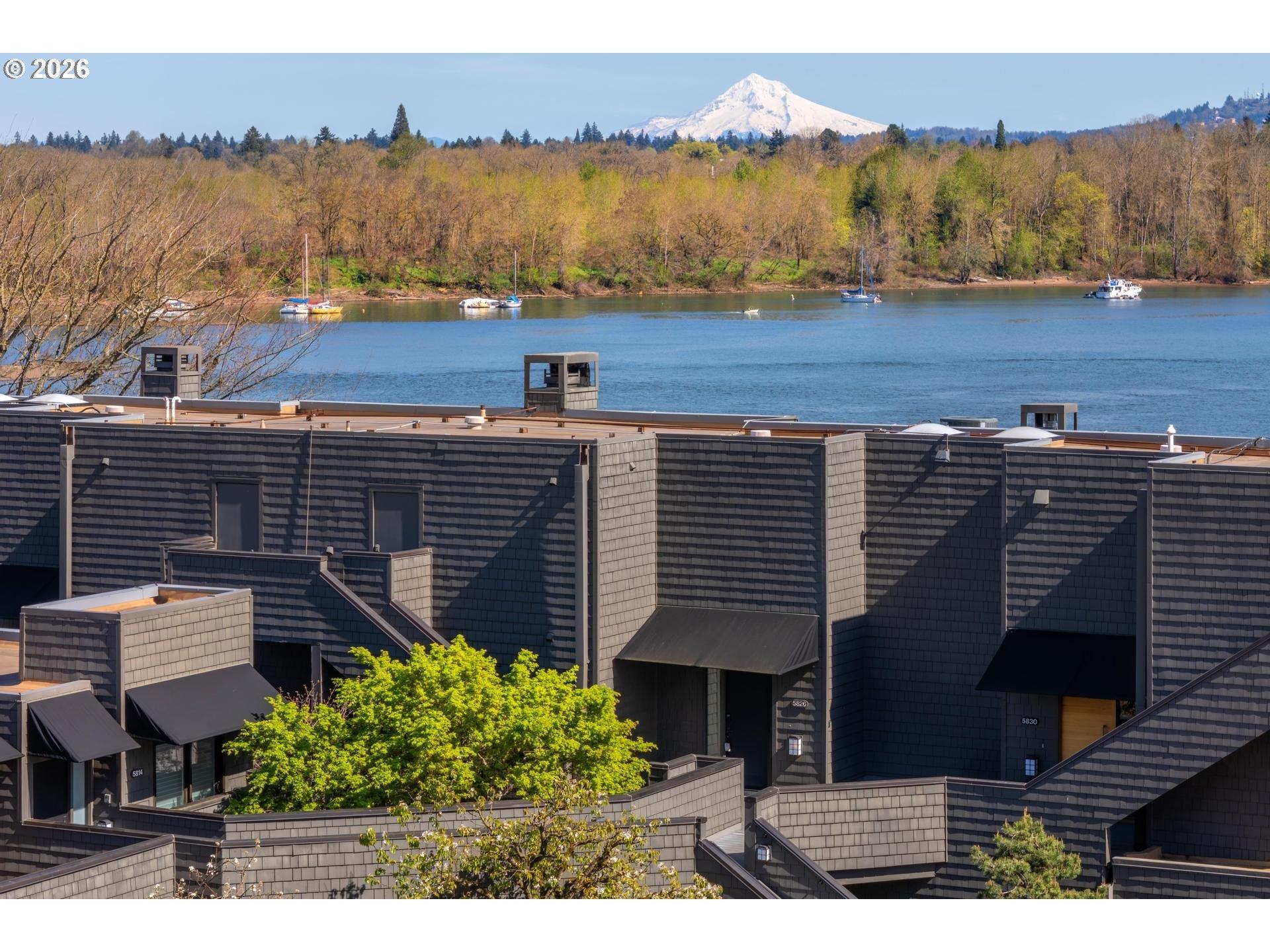 S Riverpoint Ln, Portland, OR 97239